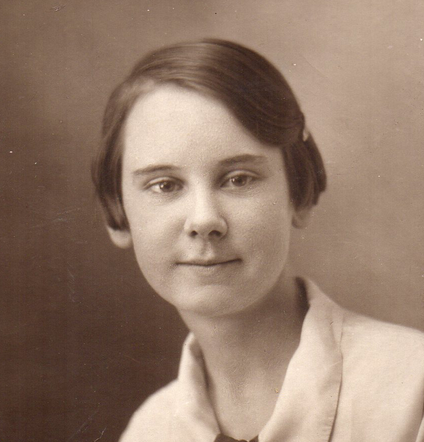 Photo of photos/Isabel McLennan (bn 1910) ca early 1930s